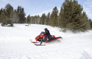Eric Church Carried His Son With A Broken Shoulder 500 Yards To Paramedics Following A Severe Snowmobile Accident